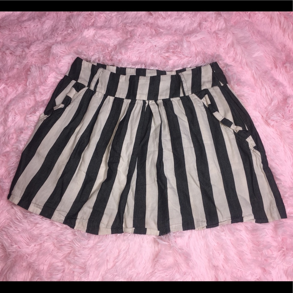 🤎4 for $25🤎 Black & White Short Skirt
